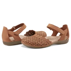 Clearance Earth Shoes Bronnie Casual Slip-On Perforated Sandals Medium Natural