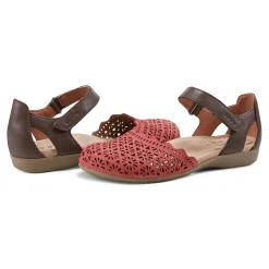 Hot Earth Shoes Bronnie Casual Slip-On Perforated Sandals Medium Red