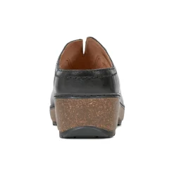 Discount Earth Shoes Kolia Round Toe Slip-on Casual Clogs Black Leather